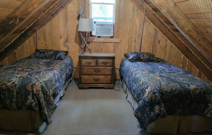 Cozy cabin retreat close to kayaking and hiking trails.