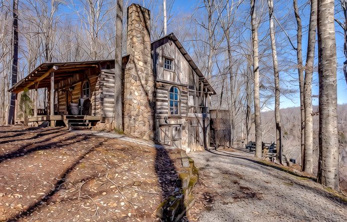 2 Cabins + Treehouse 50 Acres, FirePit, Sauna, Cold Plunge, Hot Tub, Petting Zoo