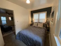Moonlight Cottage is located on Main. Just a minutes walk to anywhere in Lava - 3-Star