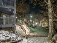 基山滑雪道旁-滑進滑出-避暑-騎行+山景度假屋 - 陽台