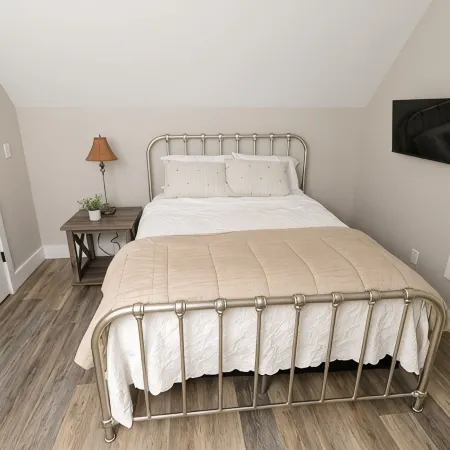 Up North, down South in Brevard, NC - Close to Lumber Arts District and Downtown