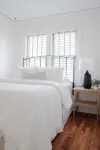 Stylish Family/Pet Friendly Cottage in Coveted Clark Park with Fenced In Yard - مطابخ