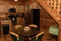 Lovely Log Cabin-15 Min to Asheville! 20 Min to Biltmore! Local breweries abound - 木屋