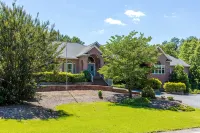 Large House w/ Private pool - perfect for Golfing Groups (12) beds - piscina