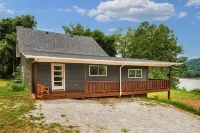Big Riverfront House Near Beach Access, Cvg, & Downtown - 2つ星