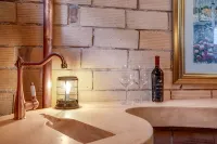 The most beautiful home in Historic East Side of Kalispellwhitehouse_project - Hot Tub