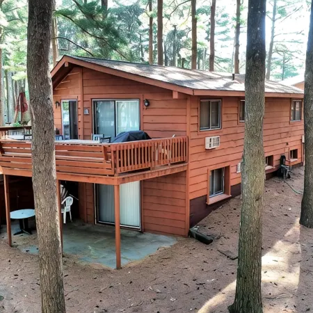 Beautiful Lake View Cabin with Private Beaches