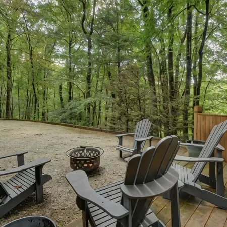 The Honey Pot- peaceful cabin -fireplace and deck