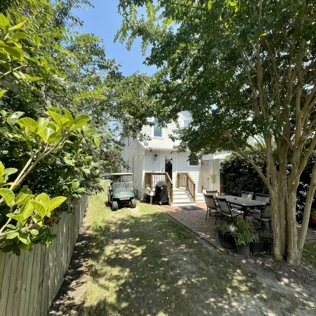 Cozy Cottage - quaint and comfy - 5 blocks to the beach, 1 block to Mason Ave.
