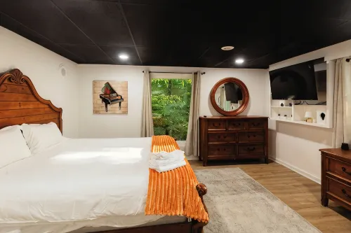 Clemson 3Br Family-Friendly Near Stadium with 75” TV and Indoor Putt Green - 4-Star