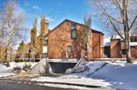 Steps2Lifts & Superpipe, Lower Prices, Designer Interior, Gourmet Kitchen - Luxury