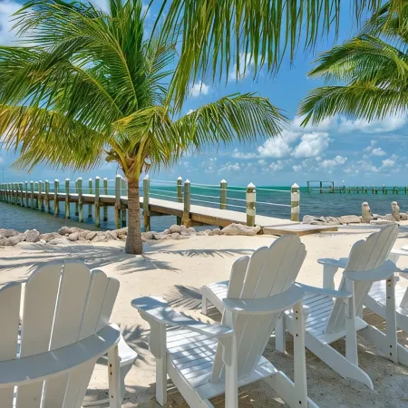 MILLION DOLLAR VIEW very private 4 bedroom resort with pool, pier, kayaks, spa