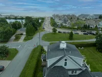 One Block from the Beach. 2 Blocks from Pier Restaurants, Shopping, Etc. - Beach