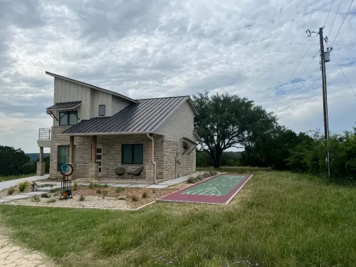 Modern house only minutes away from Fossil Rim Wildlife Center & Dinosaur Park. - 4-stjärniga