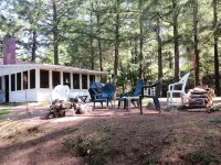 Waterfront camp on quiet part of Lake Winnisquam, dog-friendly, w/dock - 3성급
