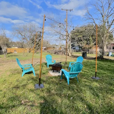 Remodeled home with firepit! 1 mile to Randolph AFB & 3 parks!