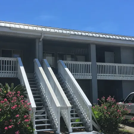 CONDO Water front, bay breeze, fishing paradise and family friendly 2 bedroom