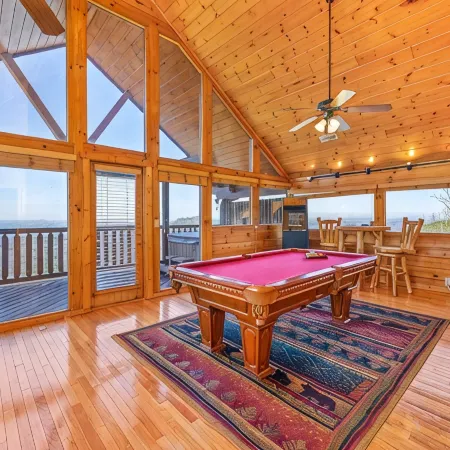 Specials! Stunning Views+Location. 4 King Beds w/ en Suite. Hot Tub, Games!