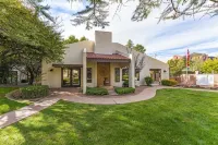 Sedona Eco-Friendly Condo w/ Pool: Walk to Shops Restaurants Golf & Trails - 4-Star