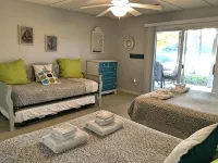 HUGE cove, DEEP water, KAYAKS, SUPs, fire pit & game room - 4-Star