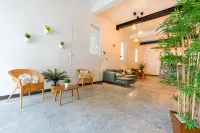 Juliette Hostel Digital Nomad Women Only - parking