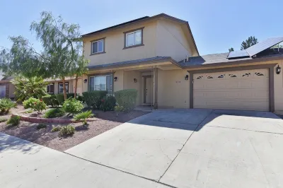 Backyard Oasis, heated pool/spa, bbq, cov pergola, away from dwtn noise Hotels in Summerlin-Northwest Las Vegas