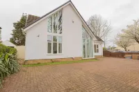 6BR Mansion With Games Room & Hot Tub - Jacuzzi