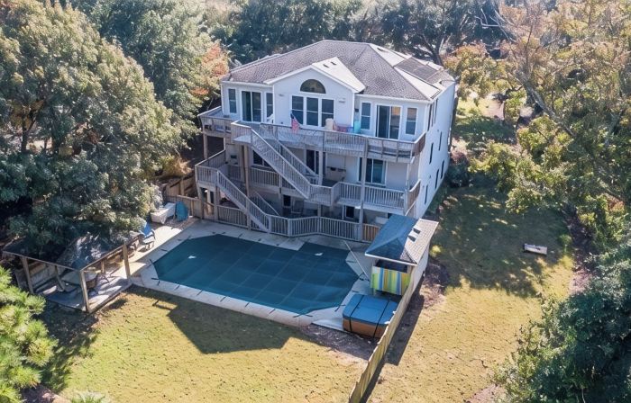 Heart of Duck!!  Heated Pool, Hot Tub, Golf Cart