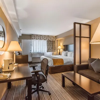Comfort Suites Downtown Hotels near Claude-Robillard Sports Complex