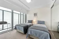 Tropical Resort ~ 2 Bed/2 Bath/1 Car ~ West End - 2-Star