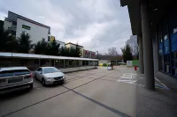 Tiffany Apartment Hotel - Parkplatz