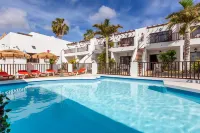 Apartamentos las Lilas Hotels near Caldera Santa Catalina