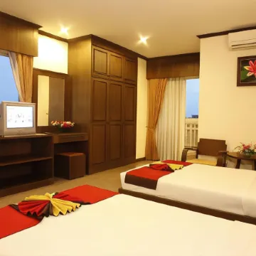 Royal Panerai Hotel Chiangmai Отели рядом с достопримечательностью «Ворота Чангпуак»