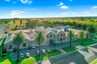 Tuileries at de Bortoli Rutherglen Hotels in Corowa