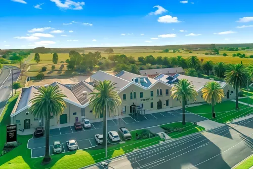 Tuileries at de Bortoli Rutherglen Hotels in Rutherglen