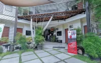 RedDoorz Near Kcc Mall Gensan Hotels in 