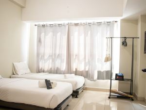 Lavish Studio at Springlake Summarecon Apartment