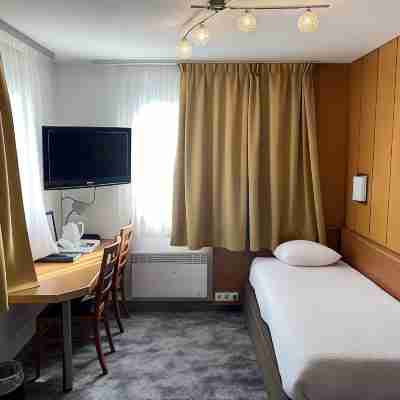 Ostal Pau Universite, Sure Hotel Collection by Best Western Rooms
