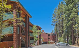 Snow Lake Lodge