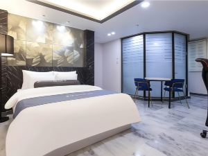 On & Off Hotel Bupyeong