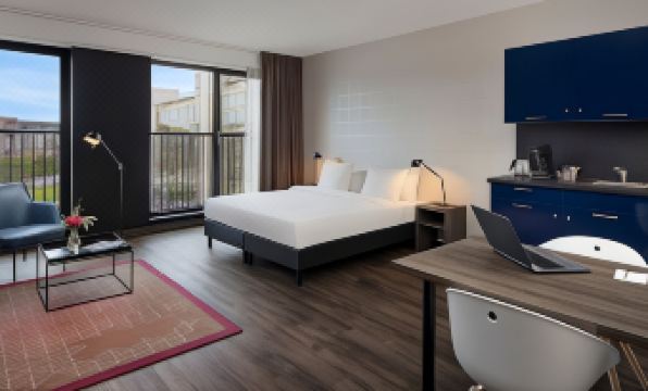 4. 인텔 호텔스 아..