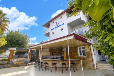Şirin Baba Otel Các khách sạn ở Foca Mahallesi