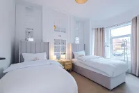 Modern & Chic Four Bedroom Home Hotels in Eccles