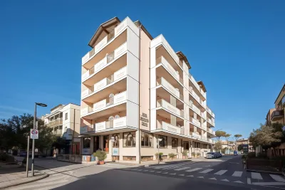 Lola Piccolo Hotel e Appartamenti Các khách sạn ở Principina a Mare
