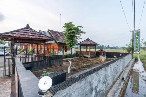 Villa Tenjo Gunung Hotels in Ciemas