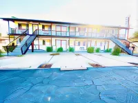 Casa Blanca Inn & Suites