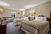 Country Living Inn - parking