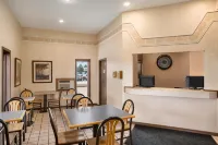 Super 8 by Wyndham Carbondale Hotels in Makanda