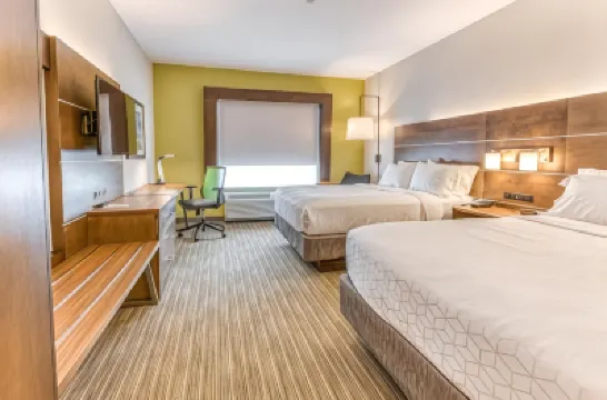 ฮอลิเดย์ อินน์ เอ็กซ์เพรส แอนด์ สวีท แรนทูล บาย IHG โรงแรมใน