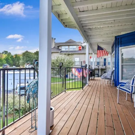 Dejablue Condo w/ pool on lake Texoma-Sleeps 8